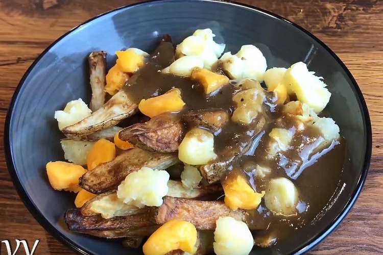 カナダの伝統チーズポテト料理プーティン レシピ 作り方 By Etwレシピ動画 クックパッド 簡単おいしいみんなのレシピが351万品
