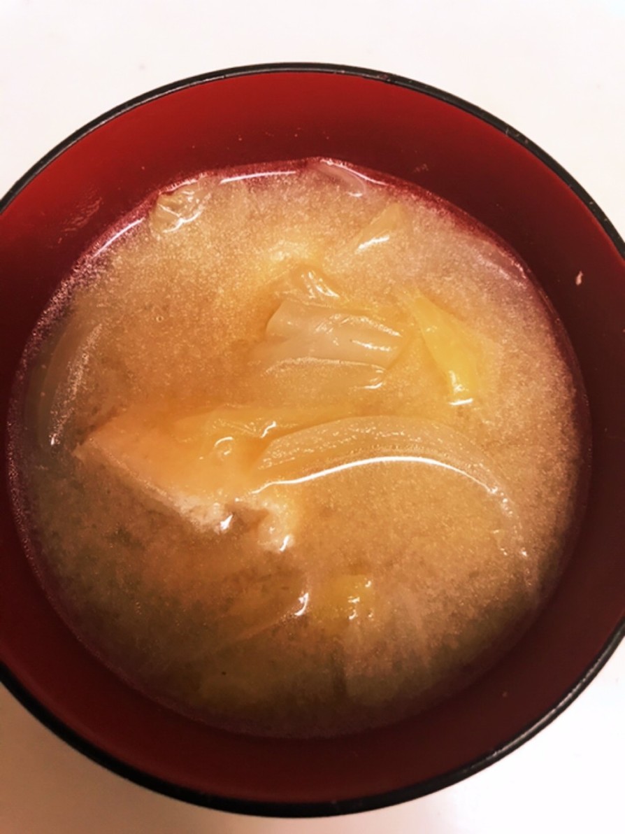 普通の味噌汁の画像