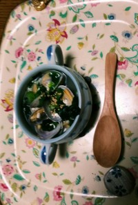 アサリと豆腐とワカメのアジア風のスープ