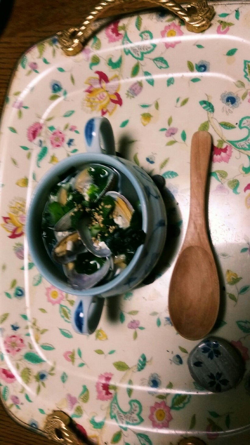 アサリと豆腐とワカメのアジア風のスープの画像