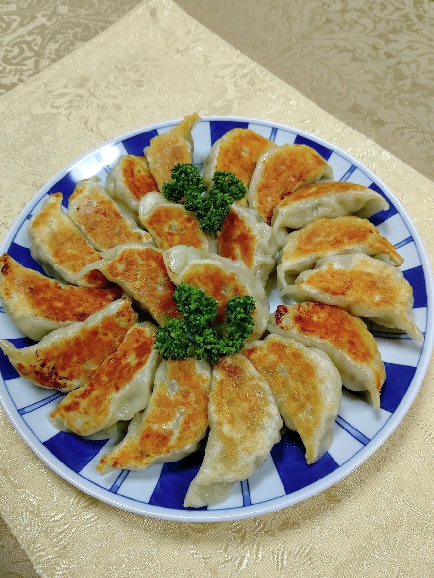 野菜たっぷり焼き餃子の画像