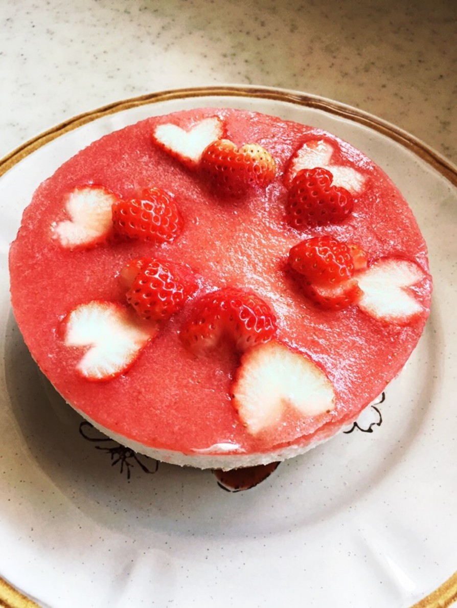 苺とヨーグルトのムースケーキの画像