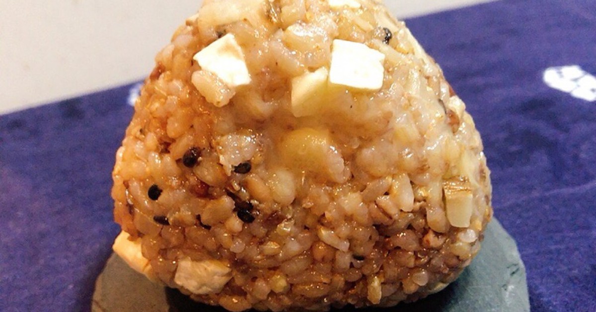 いぶりがっことチーズの玄米おにぎり レシピ 作り方 By もんとまる クックパッド 簡単おいしいみんなのレシピが356万品