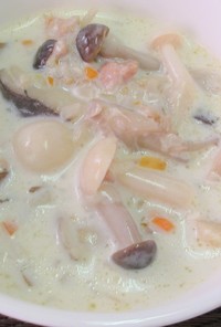 鶏肉とたっぷりキノコのチャウダー風スープ