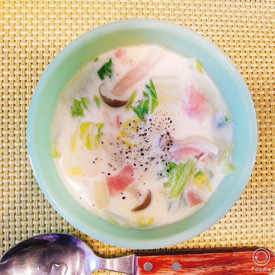 白菜とベーコンとしめじのミルクスープの画像