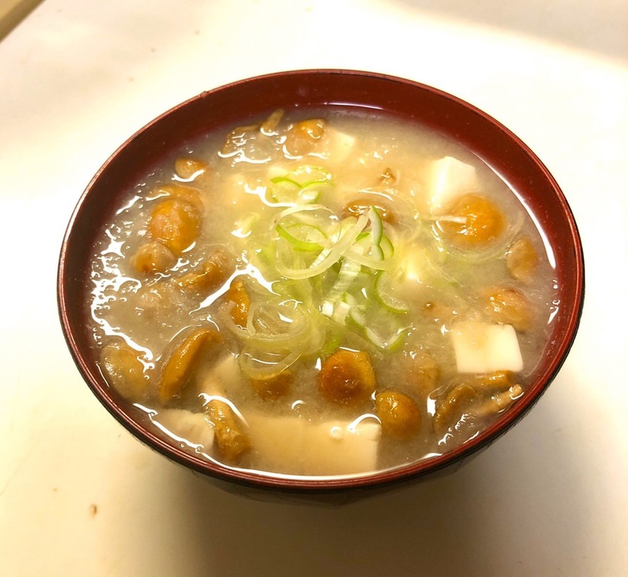 豆腐となめこおろしのお味噌汁の画像