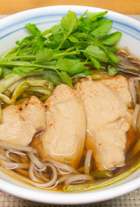 シャトルシェフでつくる鶏と芹の蕎麦