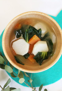 白みそに合う！里芋と人参、小松菜の味噌汁