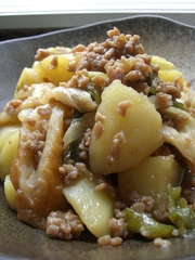 ひき肉で◎ご飯がすすむ♪味噌肉じゃがの写真