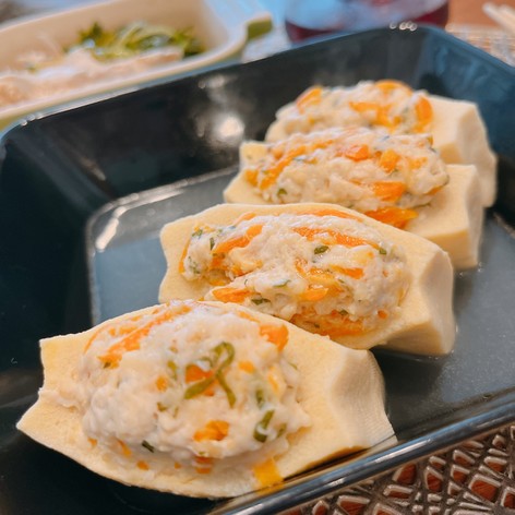 高野豆腐の彩り炊き〜鶏挽肉と野菜を詰めて
