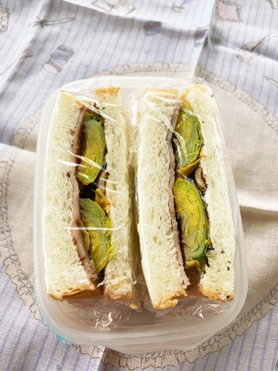 芽キャベツのサンドイッチの写真