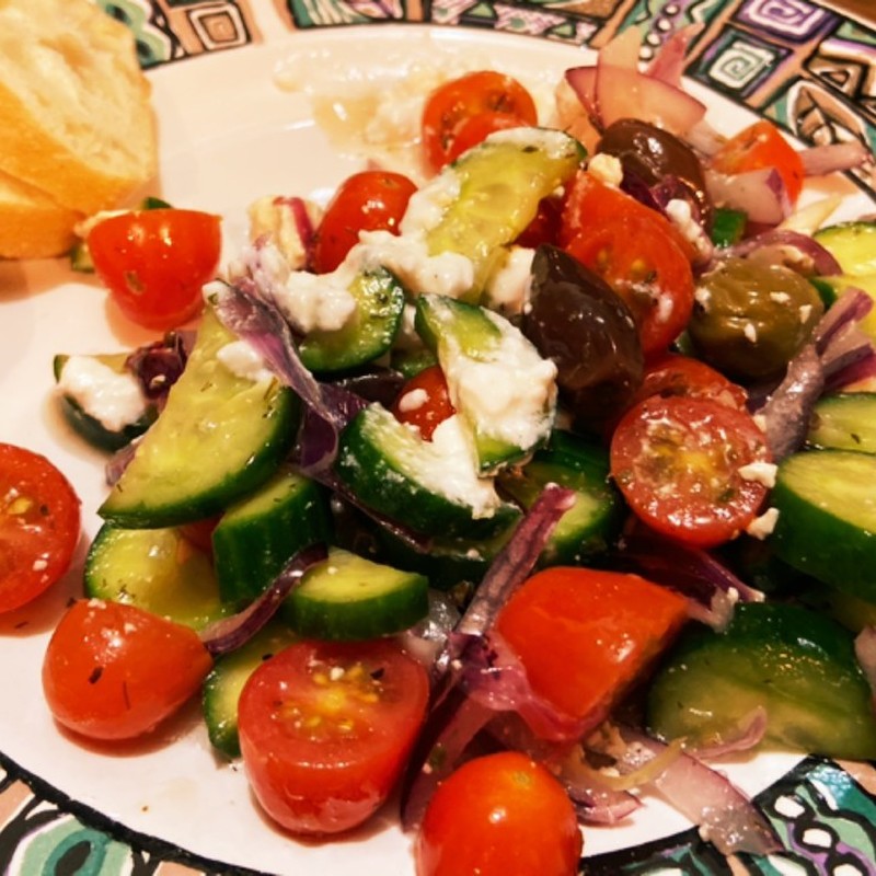 早くて簡単なギリシャ風サラダのレシピ