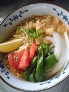ミャンマー風★赤いラーメン夏野菜入り