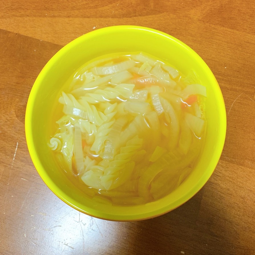 マカロニと野菜のコンソメスープの画像