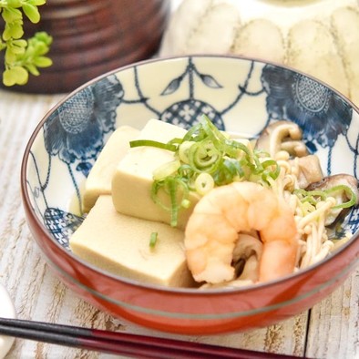 高野豆腐と海老の煮物の写真