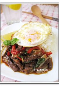 タイ風牛肉のバジル炒めご飯