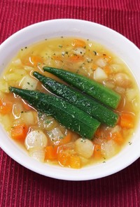 角切り野菜とオクラの食べるカレースープ