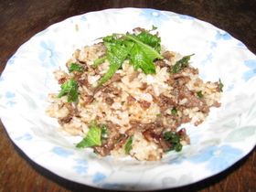 牛肉と大葉のにんにくバターライス