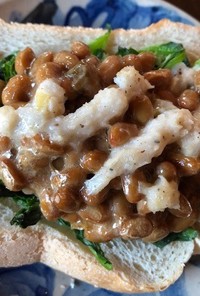 納豆と青菜のネギ塩トースト