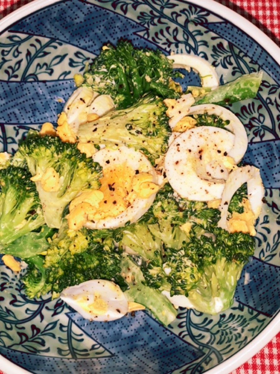 ブロッコリーと卵サラダの画像