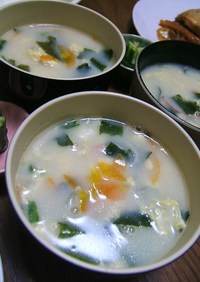ワカメと卵の豆乳スープ