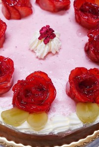 薔薇の苺ムースケーキ(イチゴのバラ飾り)