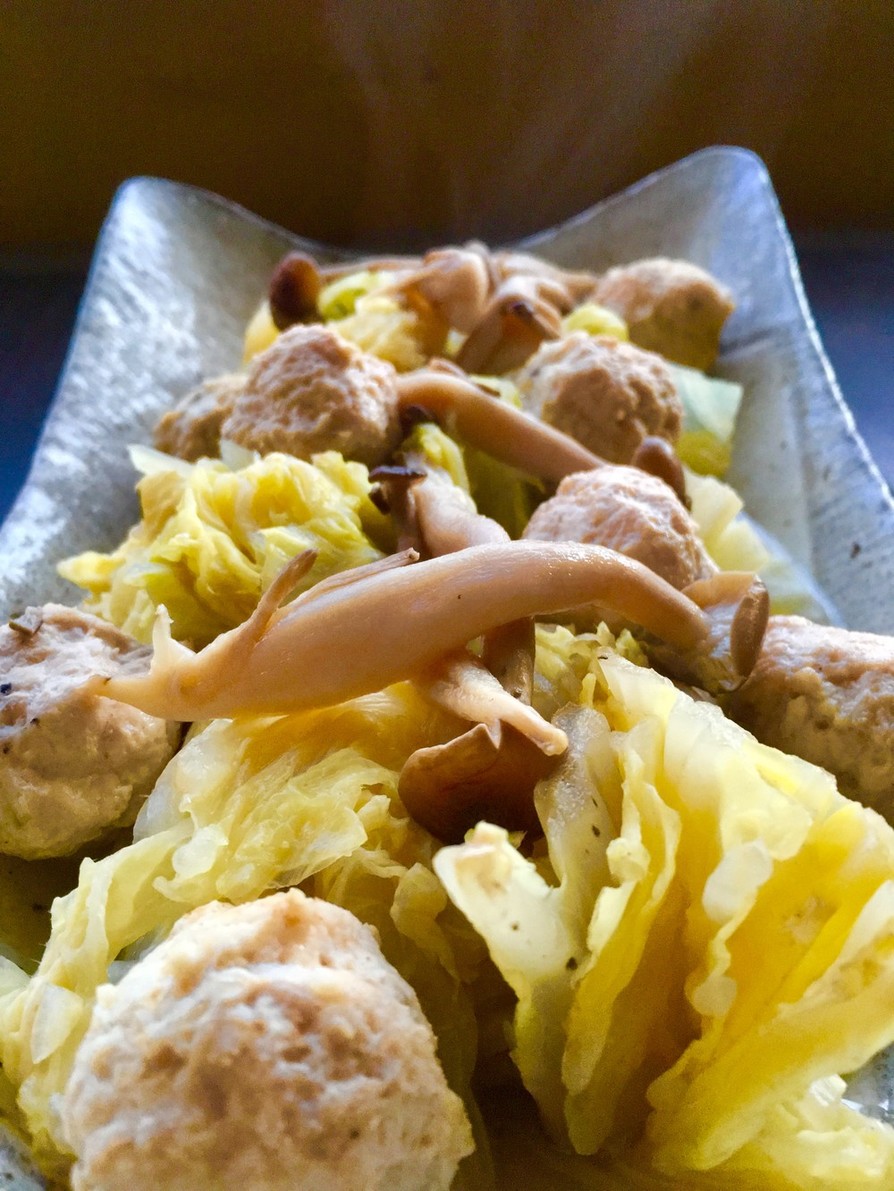 白菜と鶏ひき肉団子の煮物♩の画像
