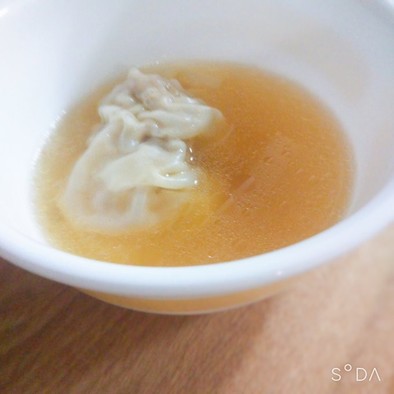 生姜と水餃子のスープの写真