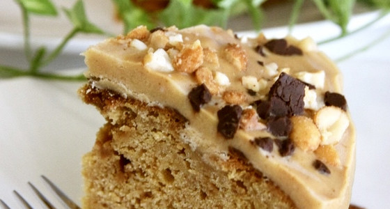 ファッジブラウニーカップケーキとピーナッツバターフロスティングのレシピ