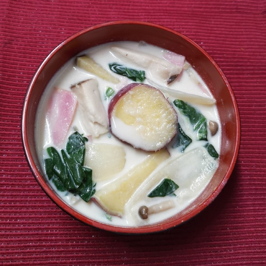 薩摩芋と法蓮草の食べる味噌ミルクスープの画像