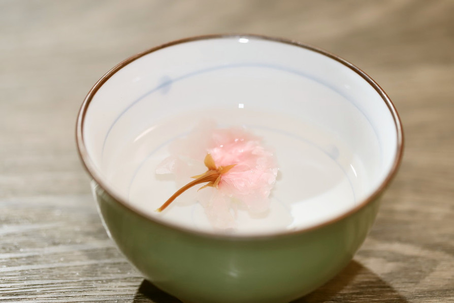 簡単華やか！桜茶の画像