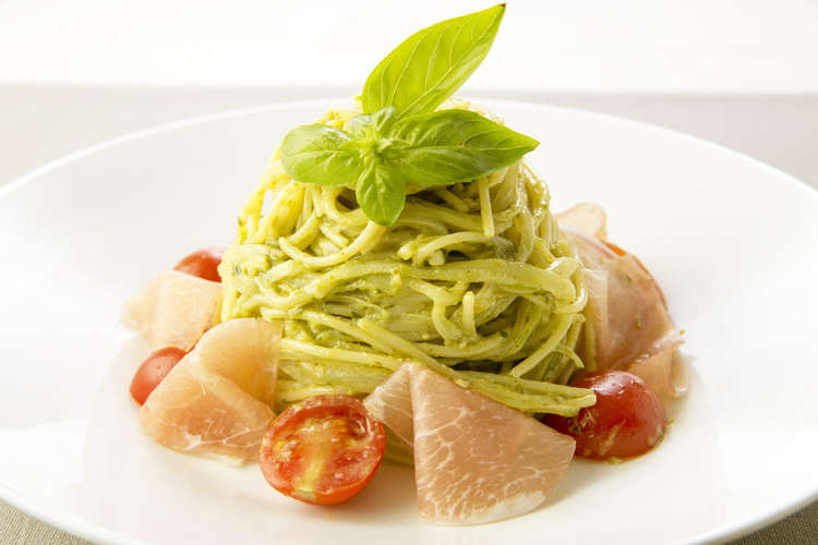 生ハムと玉ねぎのバジルソースパスタ レシピ 作り方 By バリラ クックパッド 簡単おいしいみんなのレシピが358万品