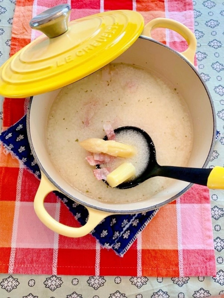 ホワイトアスパラガスのスープの画像