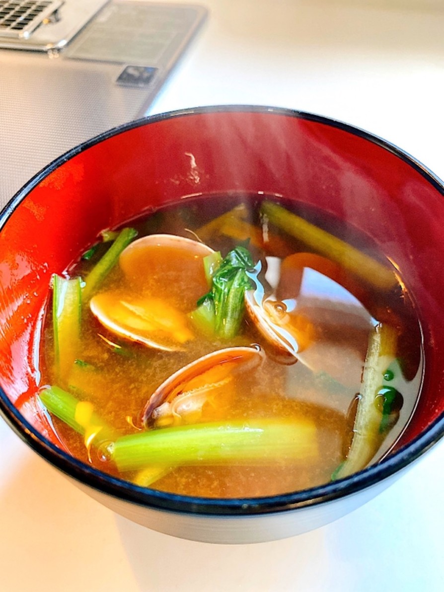 あさりと小松菜（ほうれん草）のお味噌汁の画像