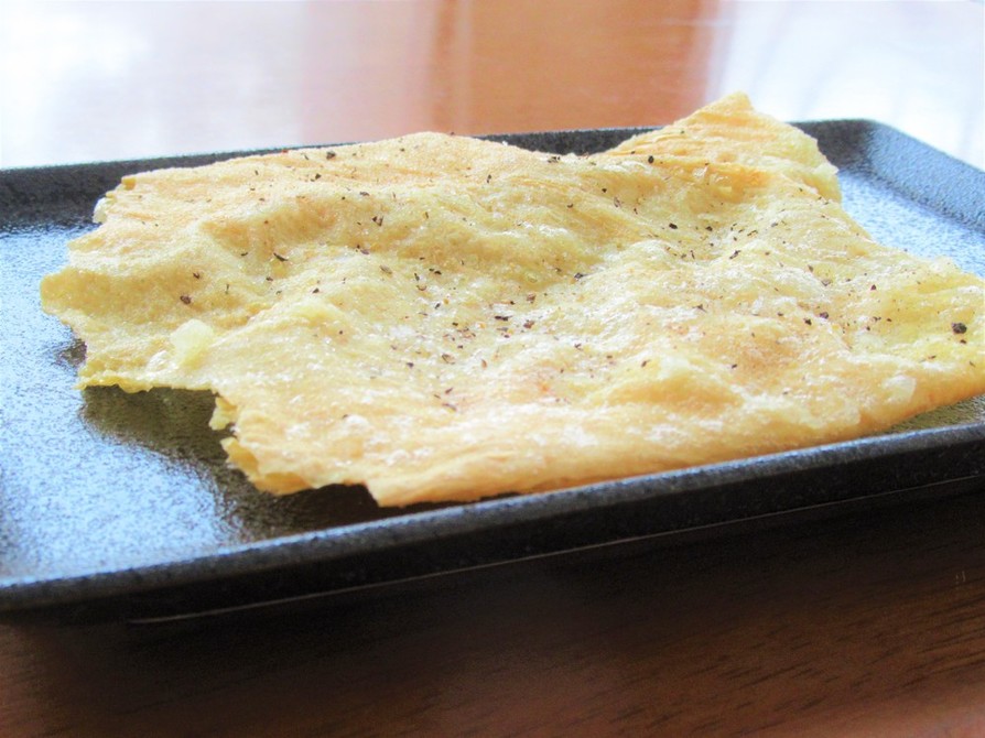 湯葉のパリパリ揚げ煎餅　粗挽き黒胡椒味の画像