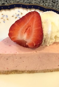 簡単デザート・焼かない苺のチーズケーキ