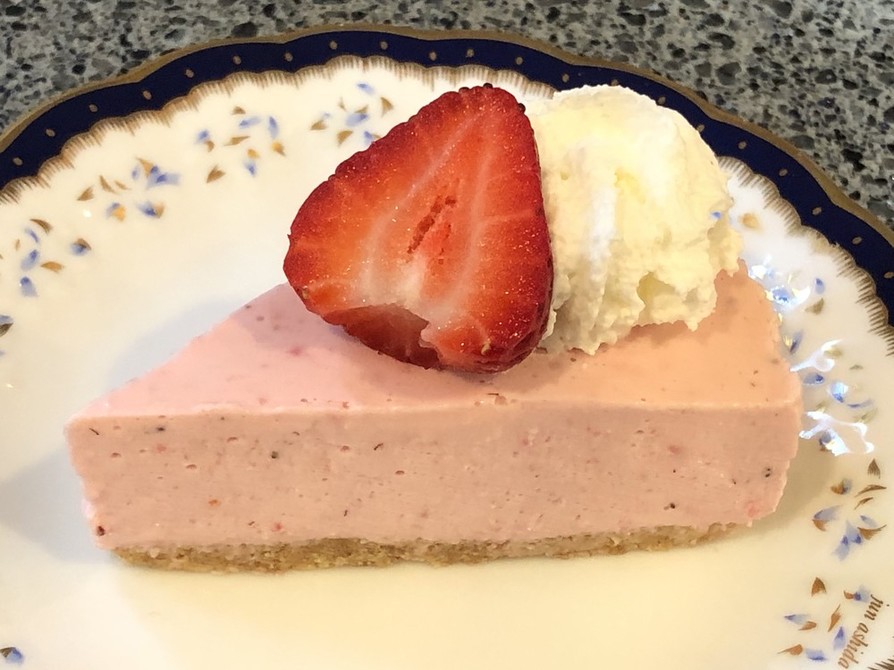 簡単デザート・焼かない苺のチーズケーキの画像