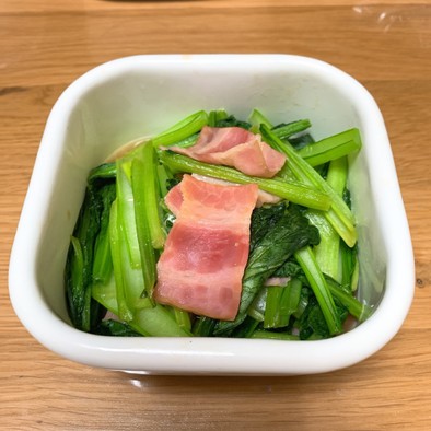 小松菜とベーコンの鶏ガラ炒めの写真