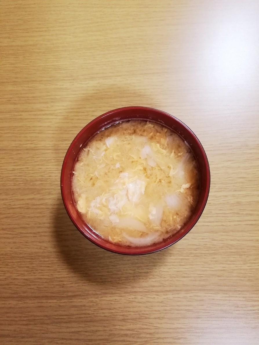 玉ねぎと玉子の味噌汁の画像