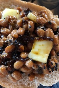 納豆と海苔の佃煮のトースト