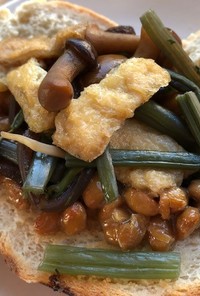 納豆と山菜のトースト