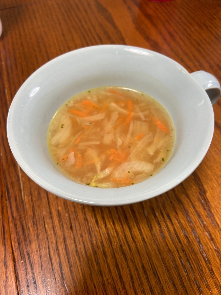 オニオンとにんじんのスープの画像