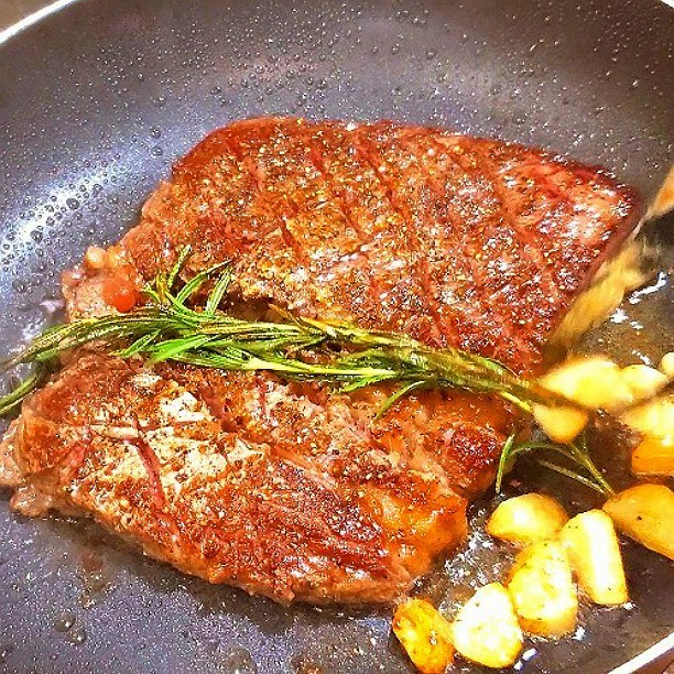 安いステーキ肉を簡単に美味しく焼く焼き方の画像