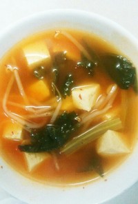セロリの辛口タイ風スープ