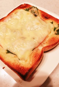 大葉とハムとチーズのトースト