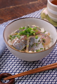 香味だれで食べる！あじ丼