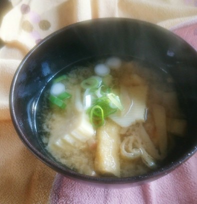 タケノコと生姜の味噌汁の写真