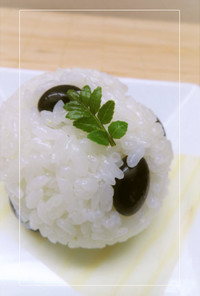 山椒香る❀黒豆入りのふっくら塩むすび