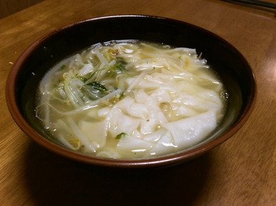 ワンタン麺(もやし・水菜)の写真