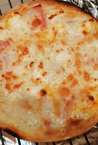 冷凍のピザ生地でチーズ&チーズピザ